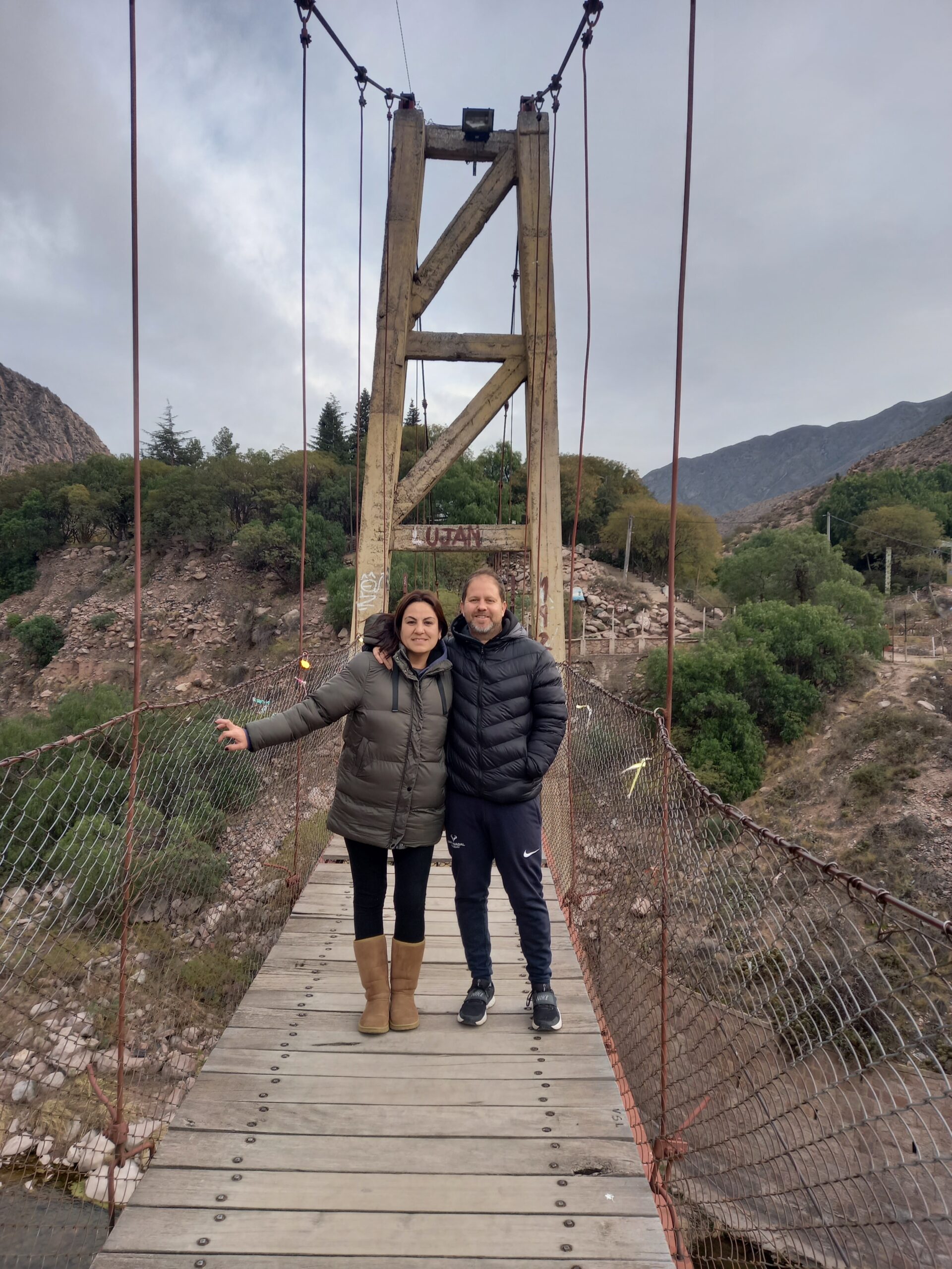 Karina junto con su esposo