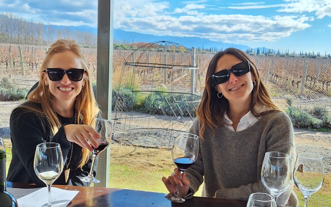 Victoria y su dia en Bodegas junto a su amiga