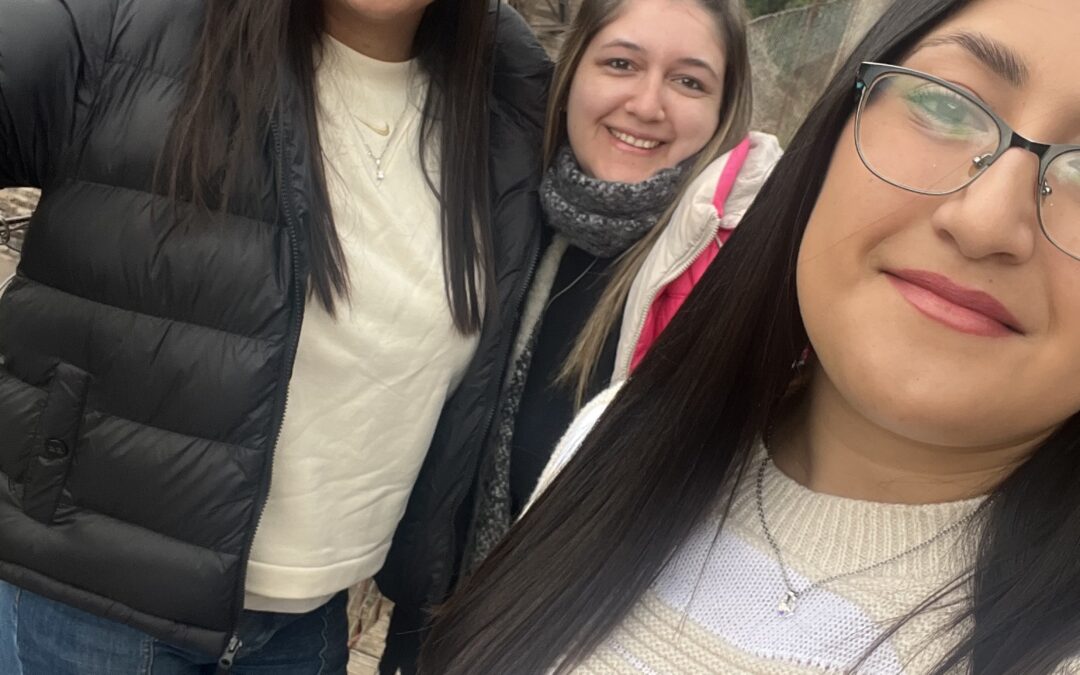 Nancy junto a sus amigas