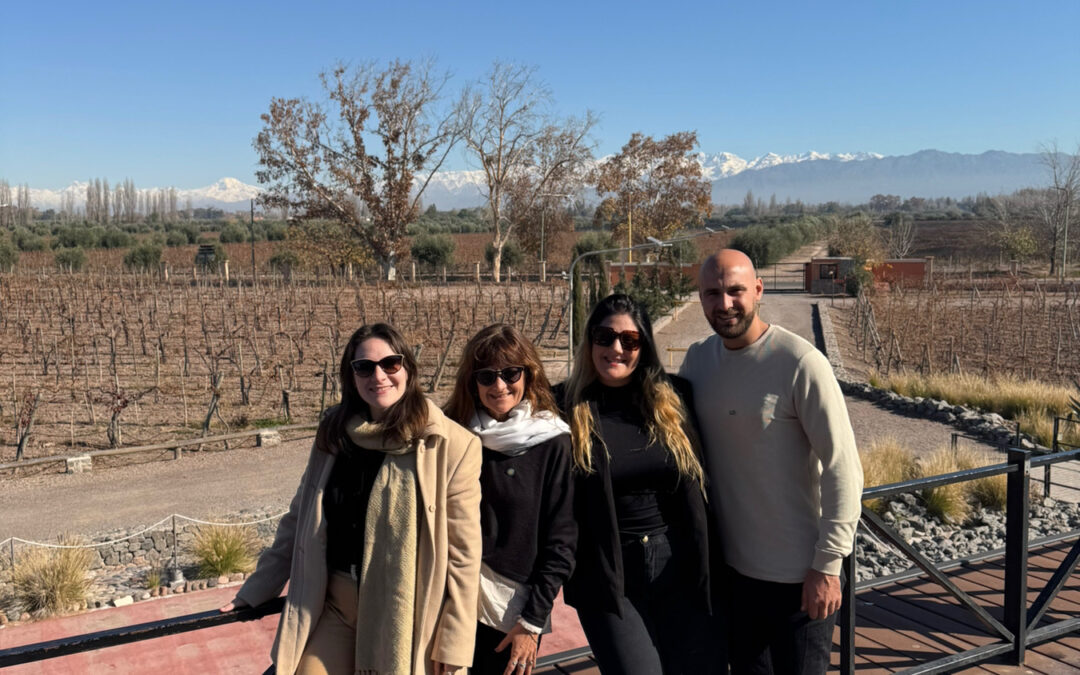 CECILIA Y SU DIA DE BODEGAS JUNTO A SUS ACOMPAÑANTES